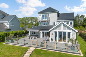 Lodge - lakeside- click for photo gallery